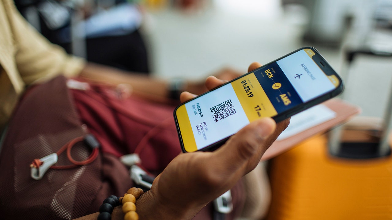 Why You Need to Screenshot Your Boarding Pass Before Your Next Flight!