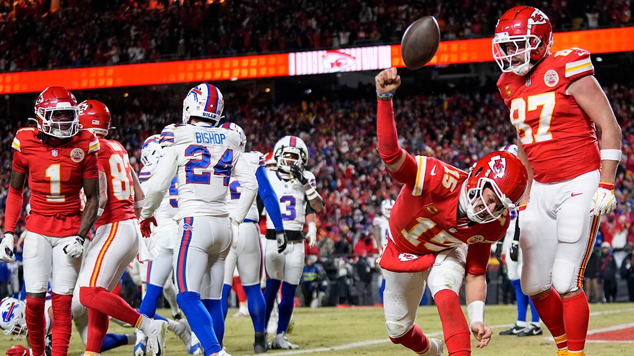 Chiefs’ Patrick Mahomes apologizes for botched TD celebration