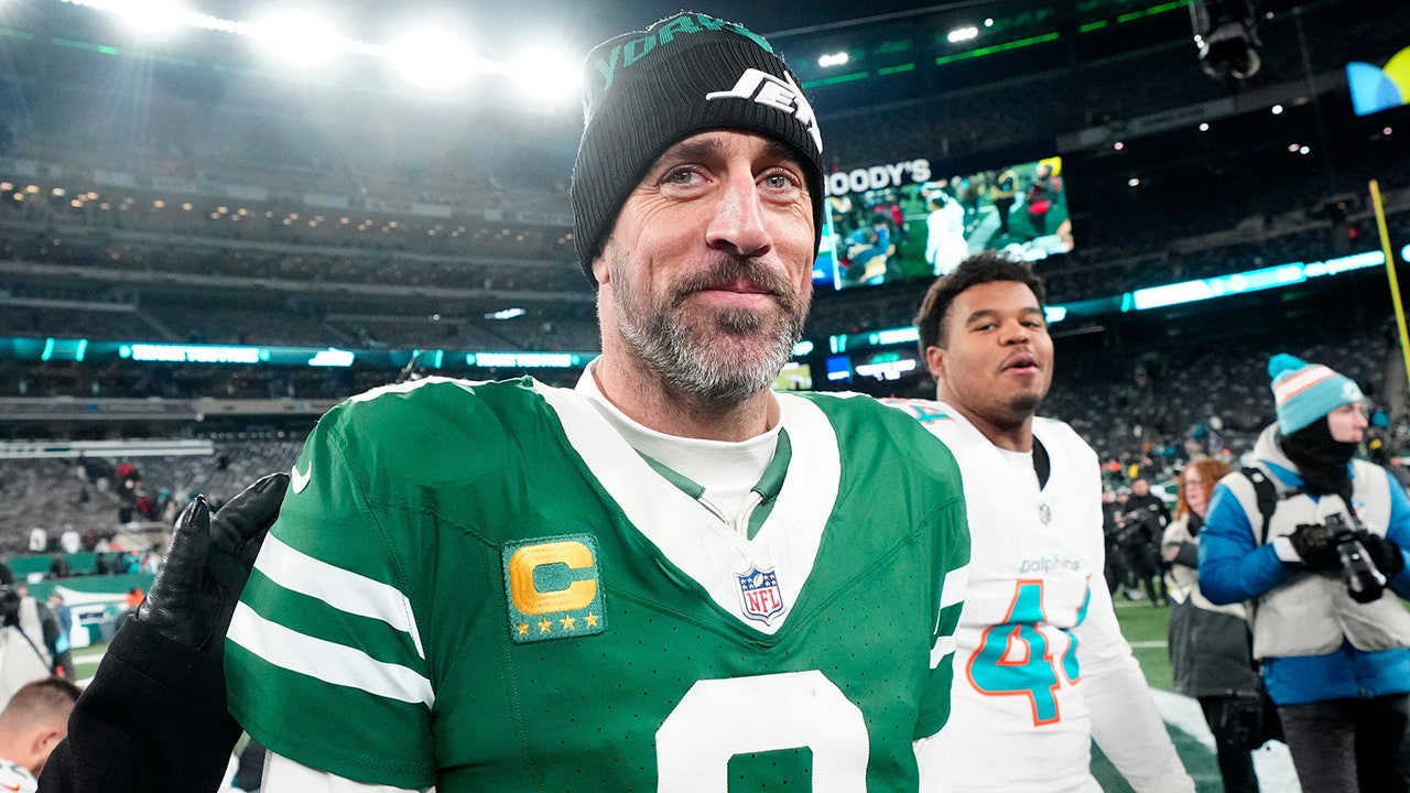 Aaron Rodgers still has ‘a lot of juice left in the tank,’ NFL legend Brett Favre says