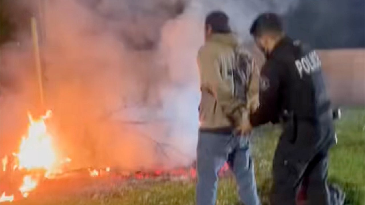 Azusa police arrest arson suspect steps from brushfire: video