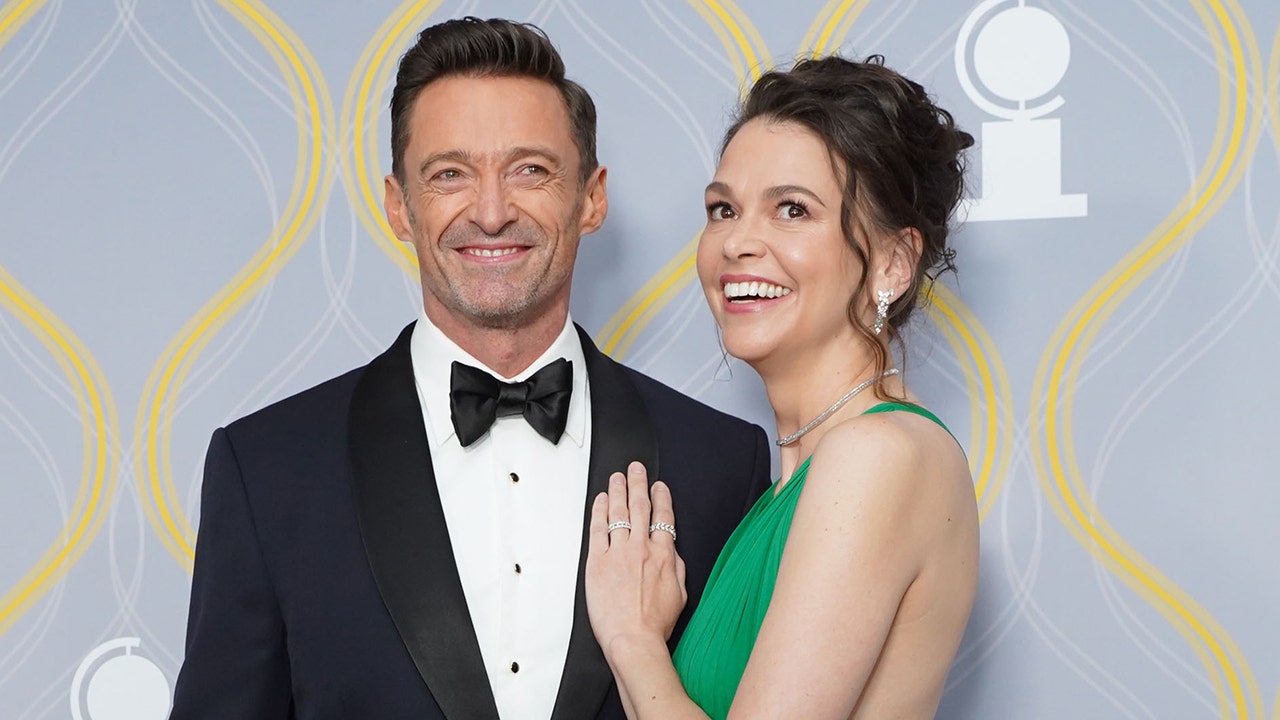 Hugh Jackman and Sutton Foster confirm their relationship with public gesture after months of romance rumors