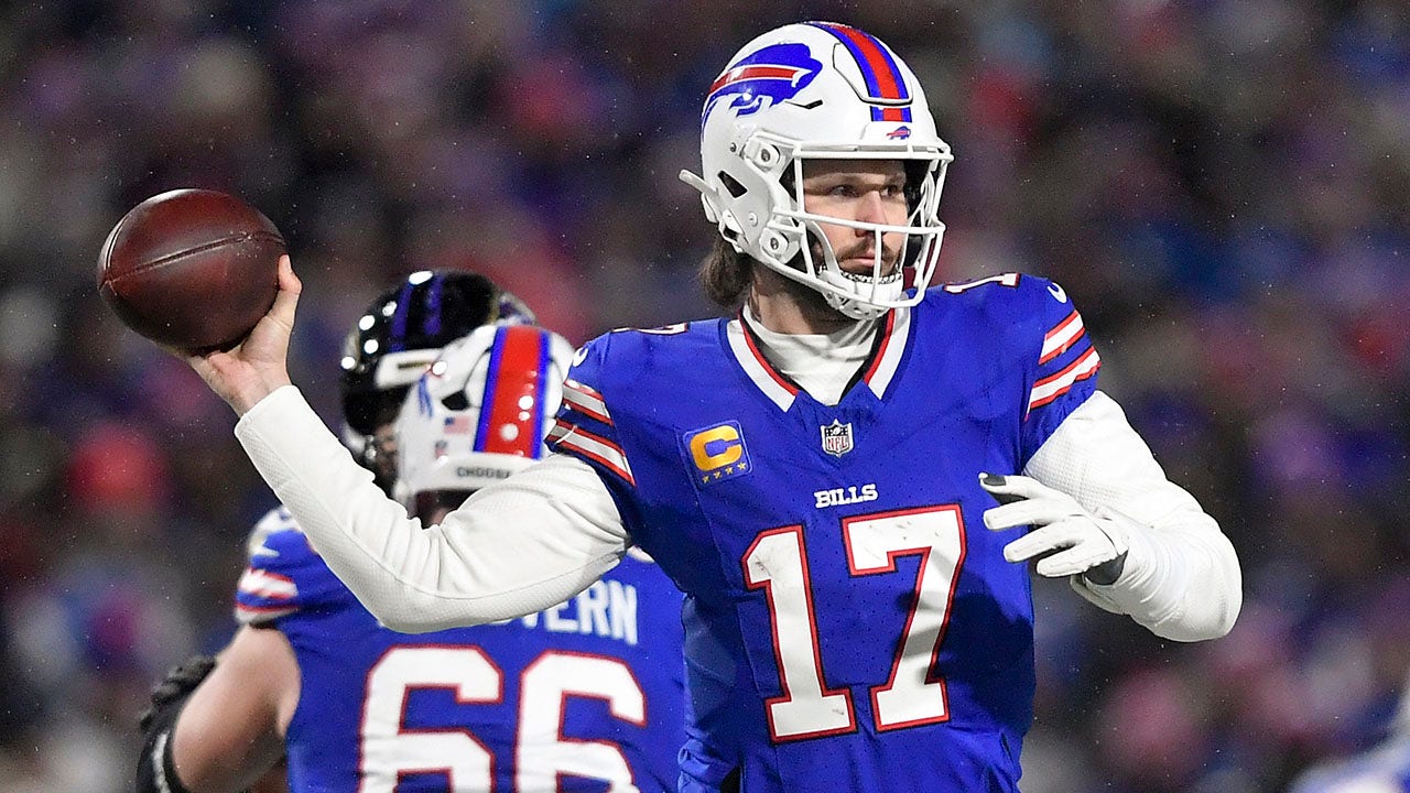 Josh Allen scores 2 touchdowns, Bills force 3 turnovers in divisional round win over Ravens