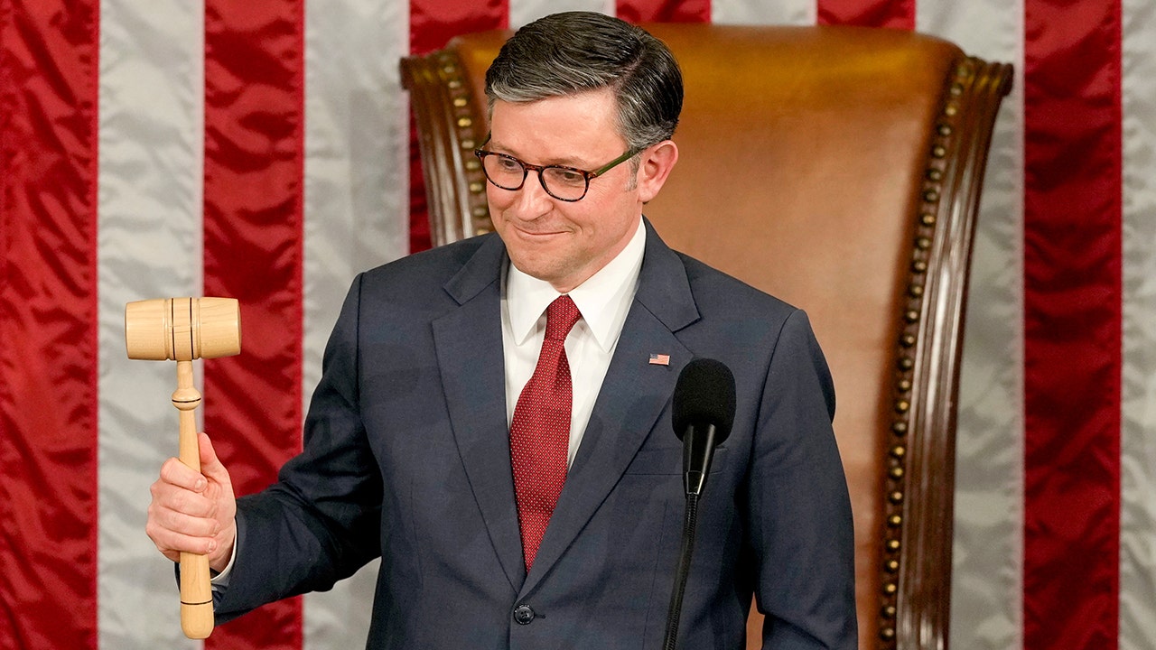 House advances bill to end government shutdown with hours until final vote