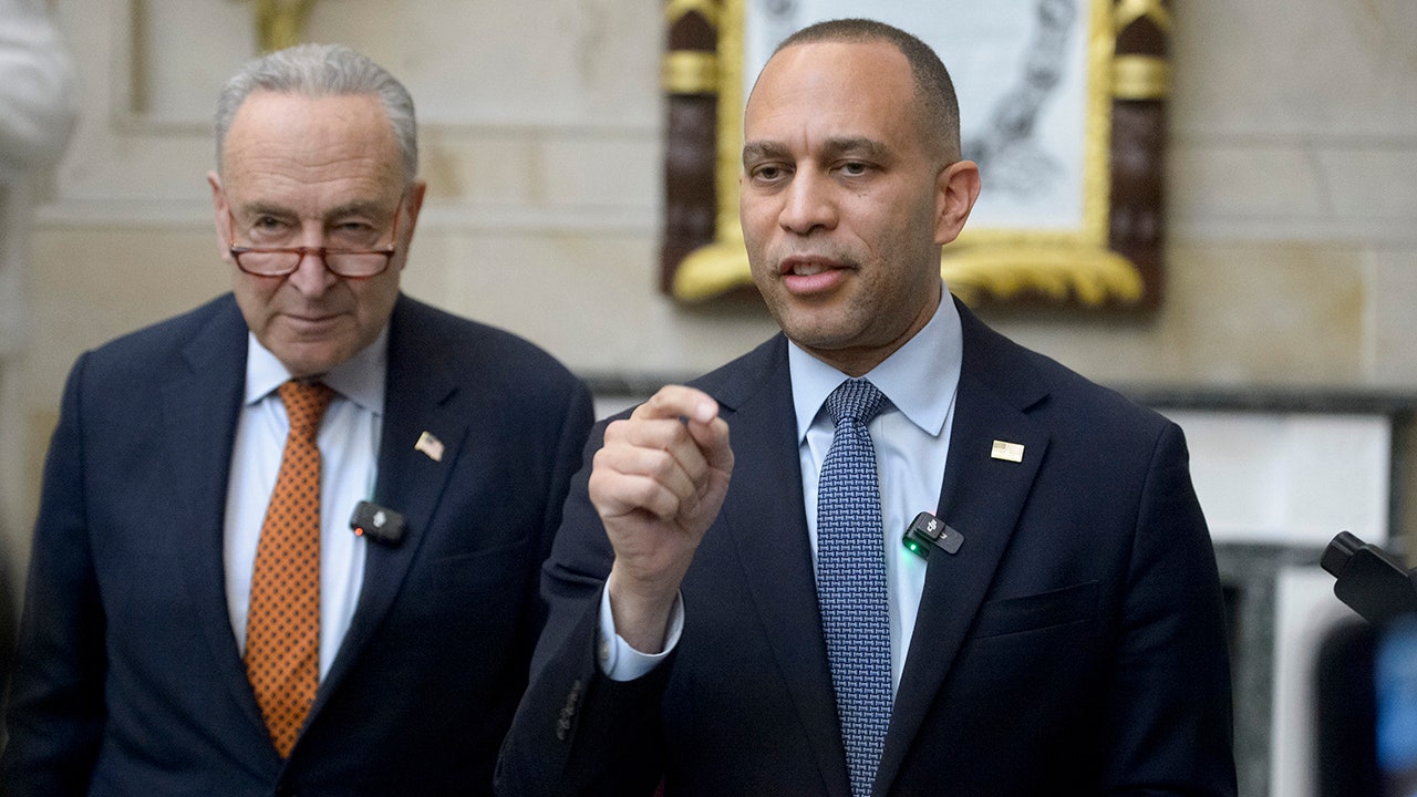 Top House Democrat leaves Schumer in the cold amid left's disarray on shutdown drama