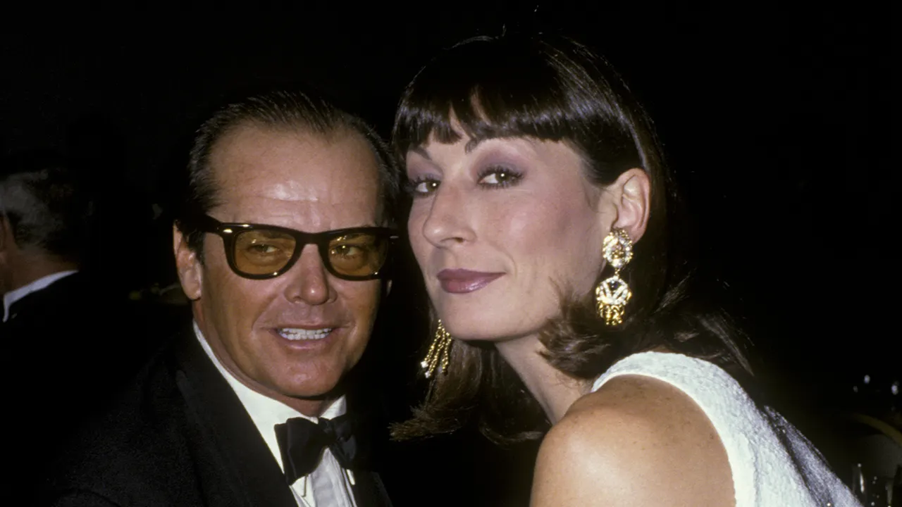 Jack Nicholson reached out to ex Anjelica Huston when her home was threatened in LA wildfires