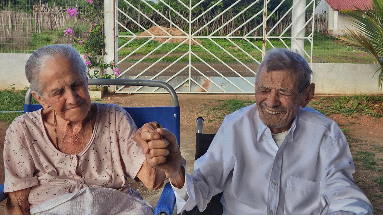 Couple breaks record for longest living marriage