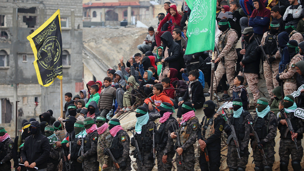 The Palestinians who look at hostages from the hand