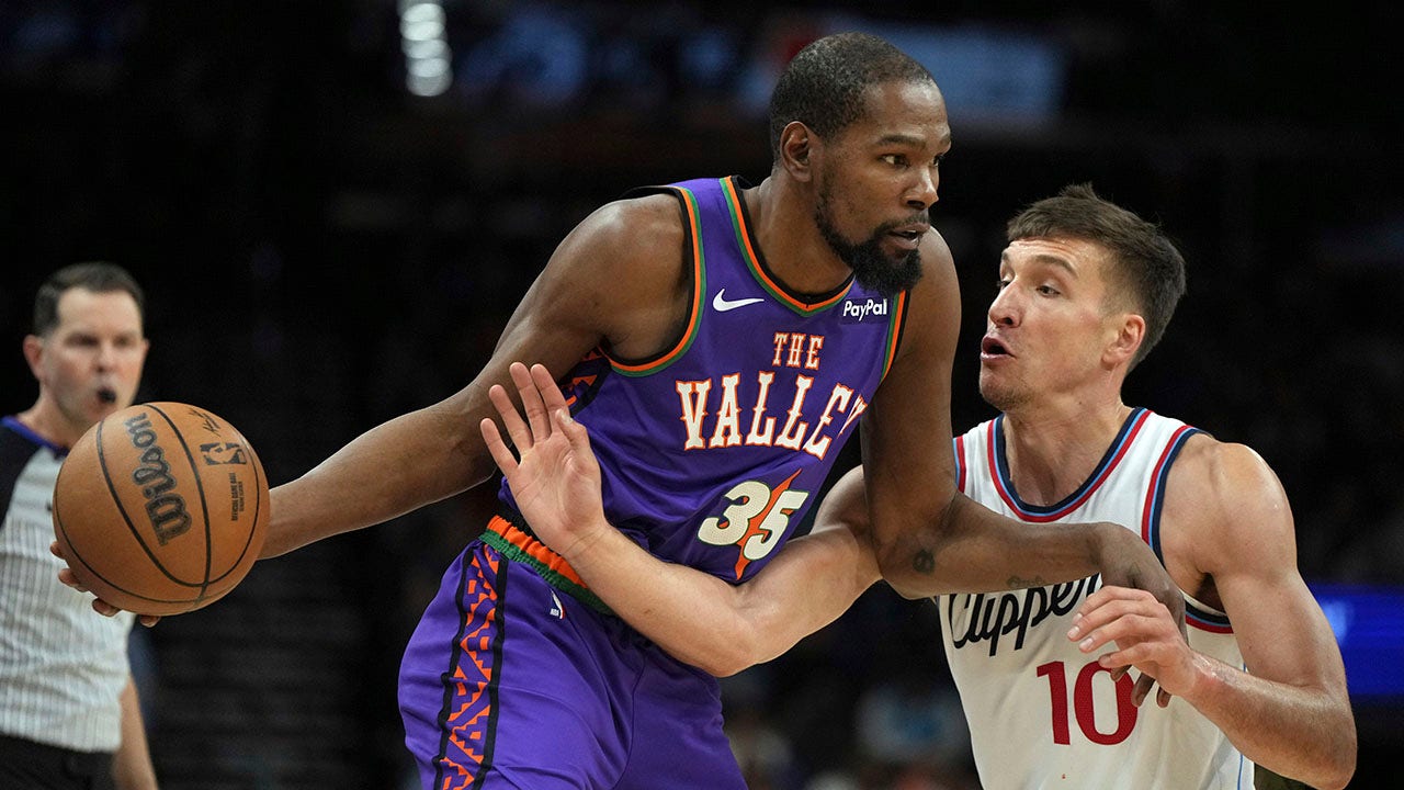 Suns' Kevin Durant, coach Mike Budenholzer share intense moment in comeback win over Clippers