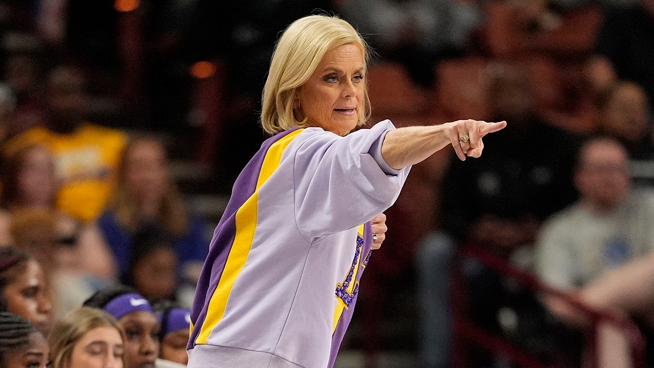 LSU's Kim Mulkey calls out reporter for eating mozzarella stick | Fox News