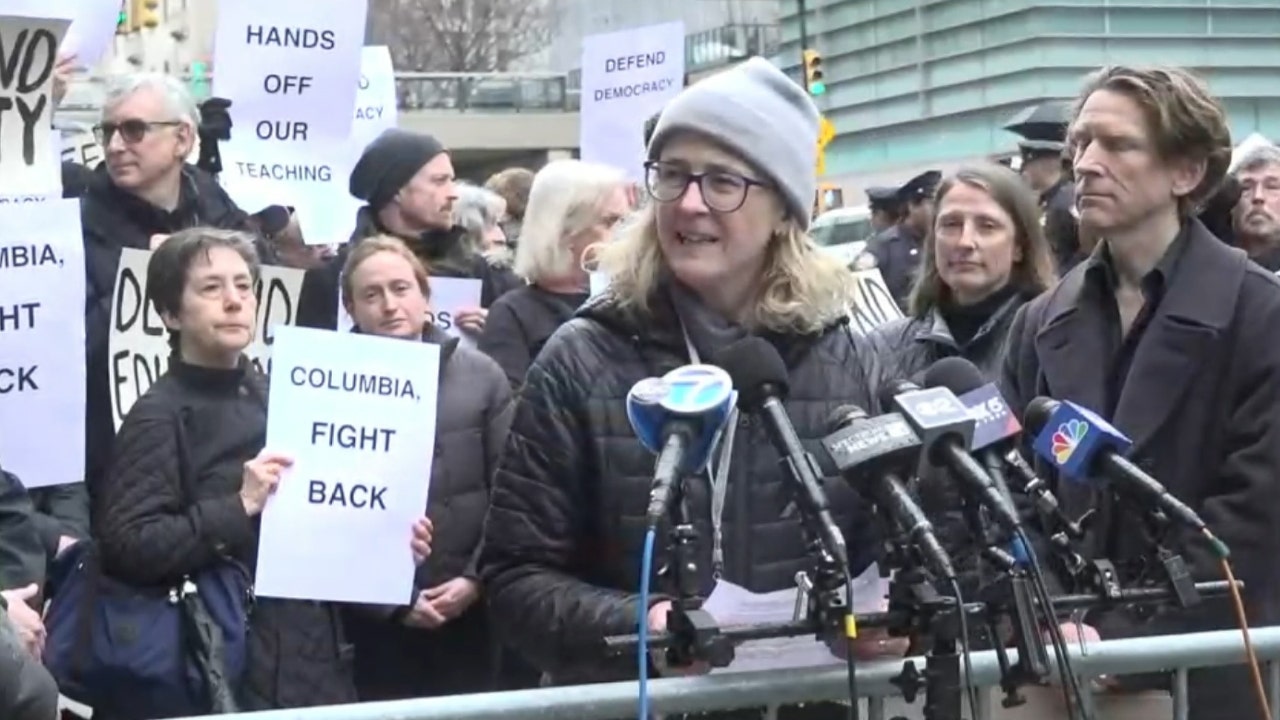 Columbia faculty hold ’emergency vigil,’ urge students to wear mask, skip class to protest Trump