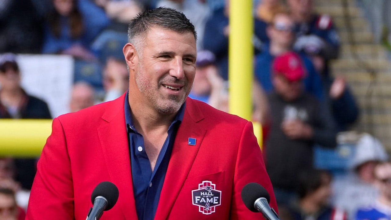 Patriots season-ticket holders give Mike Vrabel a standing ovation amid Dianna Russini controversy