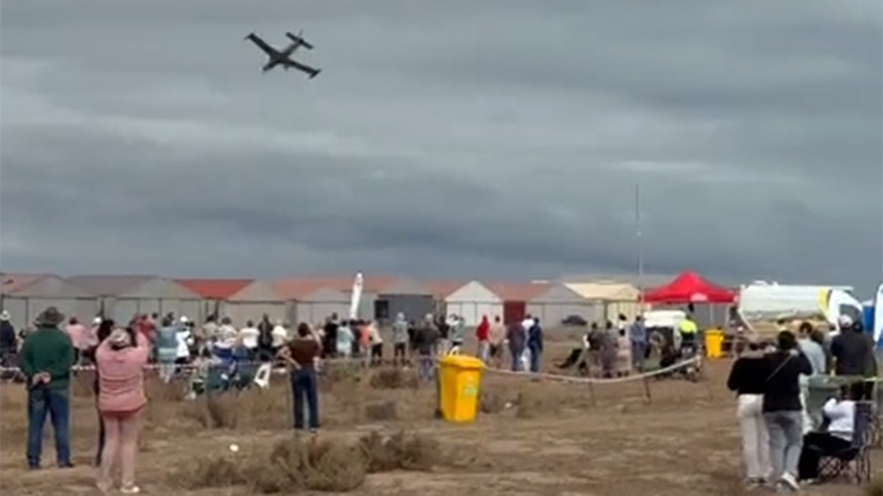 Video shows 'highly skilled' pilot's final moments before fatal air show crash