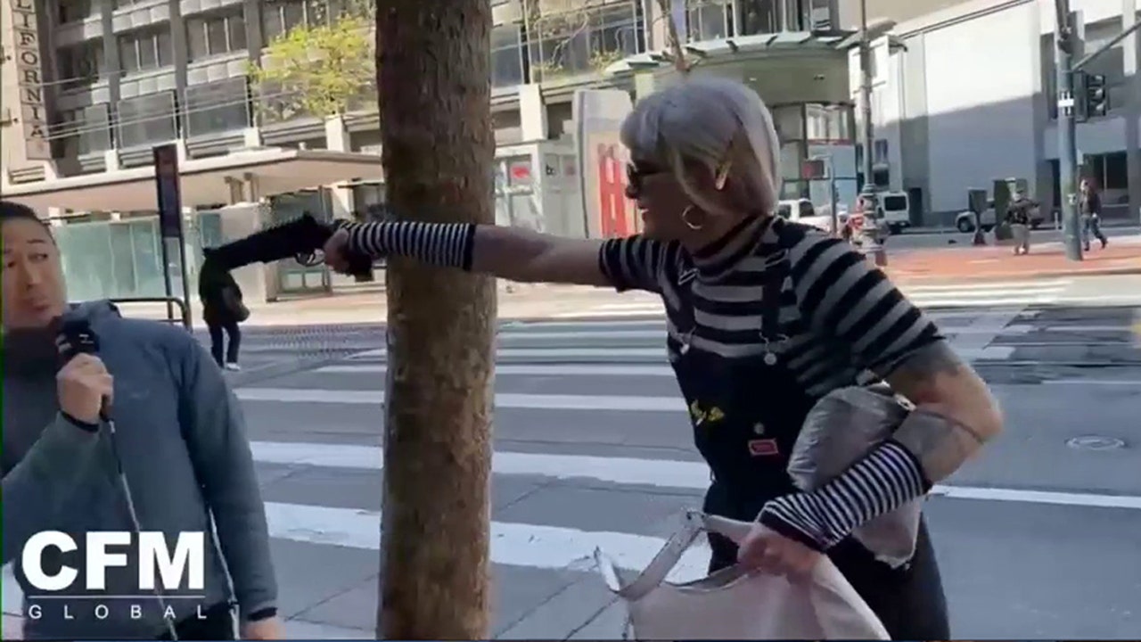 Unfazed Preacher Confronted by Armed Activist in San Francisco