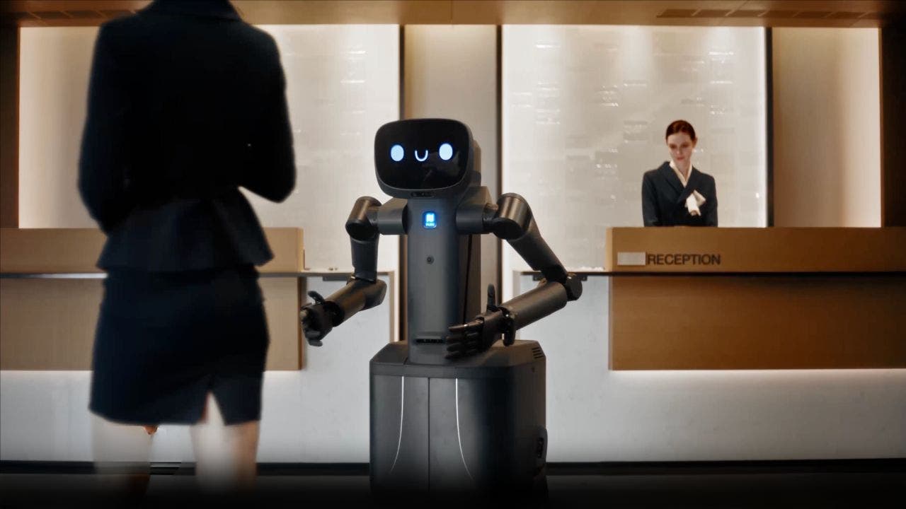 FlashBot Arm in a hotel (Pudu Robotics)