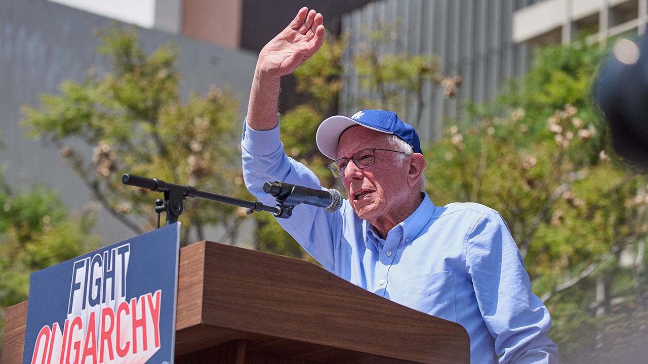 Bernie Sanders makes 'no apologies' for private jet travel on 'Fight Oligarchy' tour