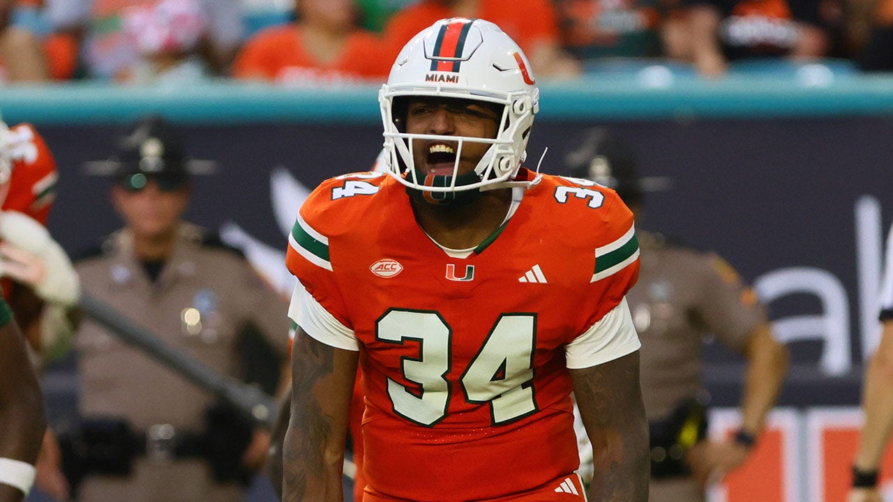 Hurricanes' Adarius Hayes injured in car crash that killed 2 children: reports