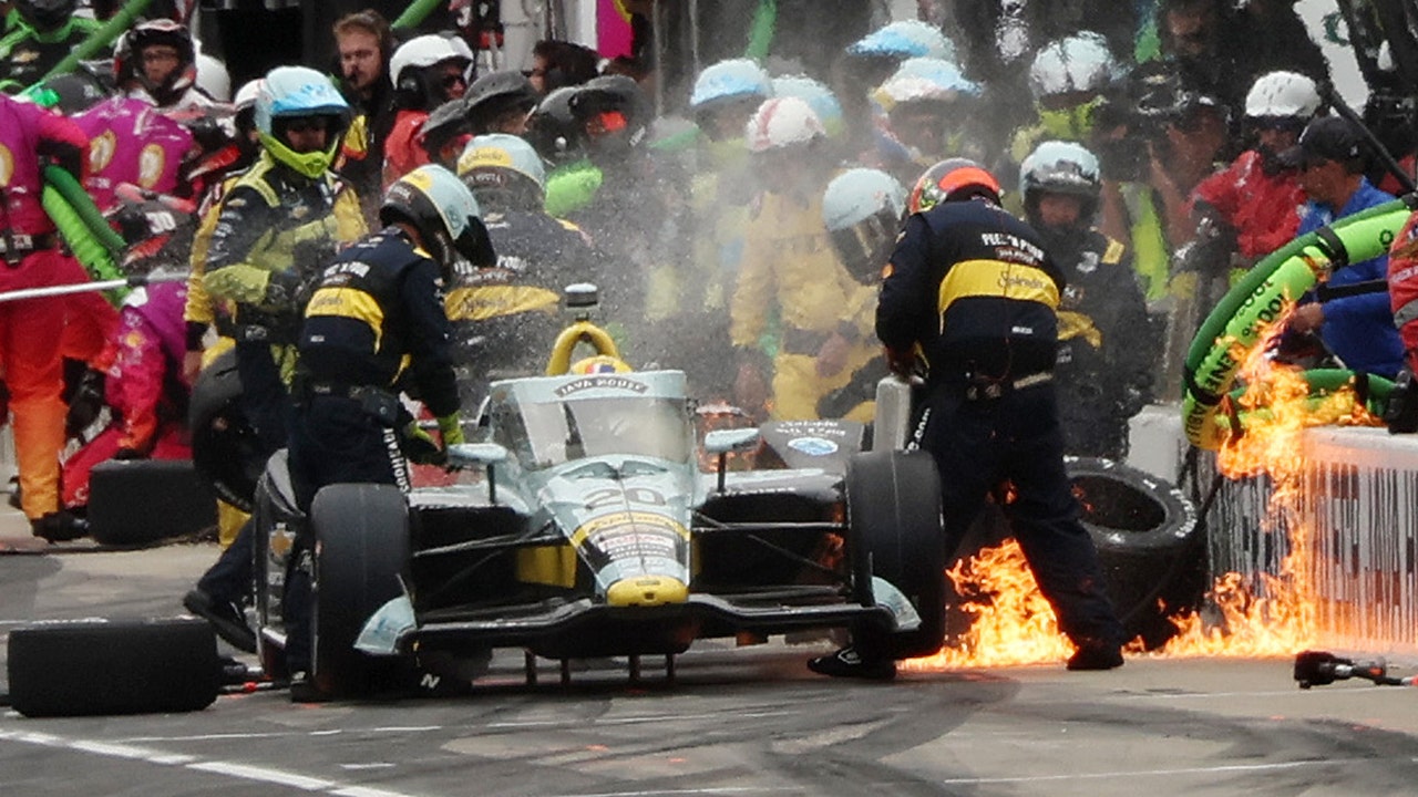 Alexander Rossi sees Indy 500 hopes go up in flames on pit road