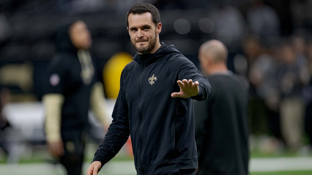 Derek Carr announces retirement from NFL after 11 seasons