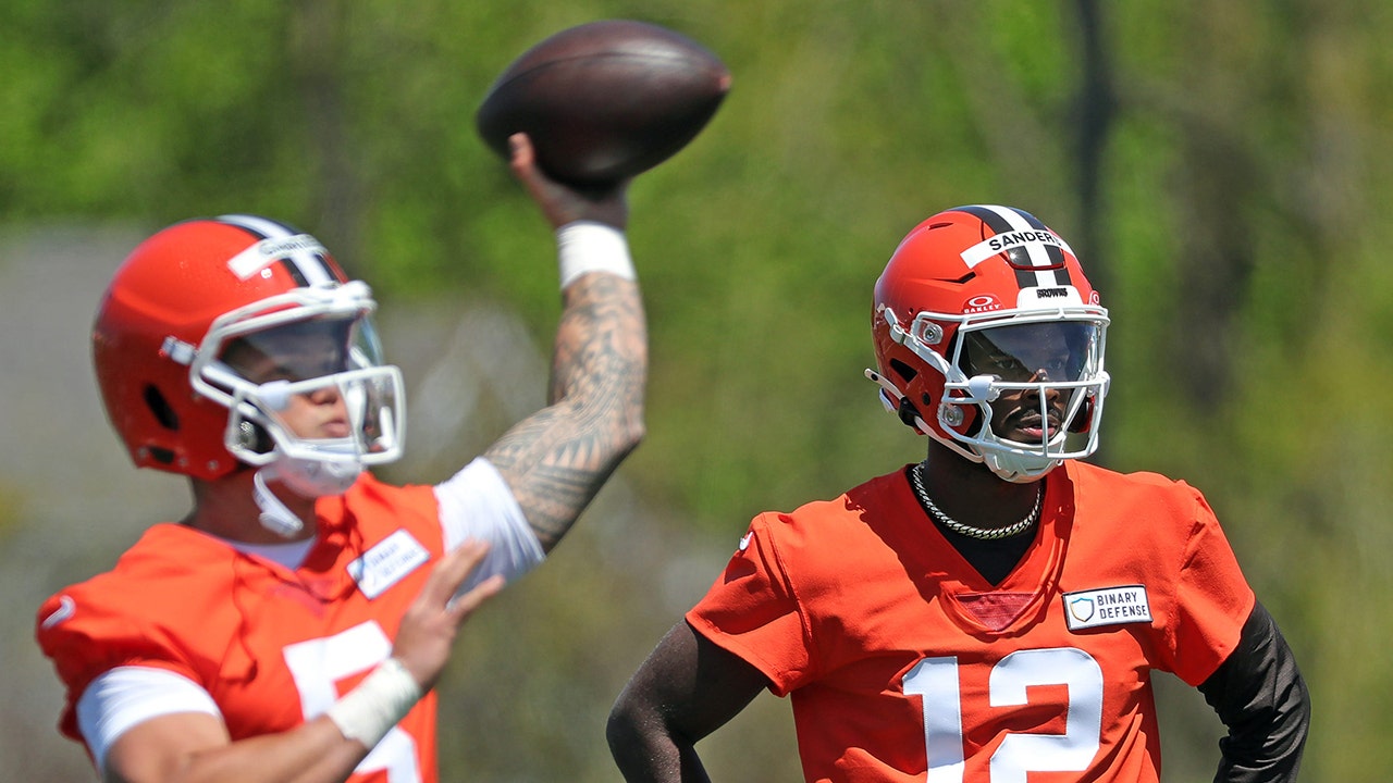 Browns coach says not to ‘look into’ Dillon Gabriel taking first snaps over Shedeur Sanders