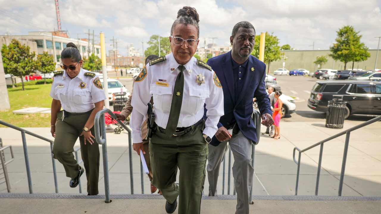 Democratic lawmakers demand Louisiana sheriff resign after 10 inmates escape jail