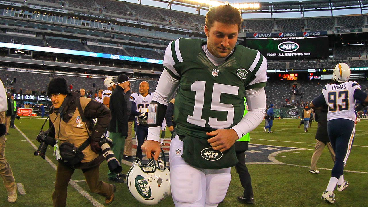 Trump praises Tim Tebow as ‘maybe the best ever’ while taking shot at Jets