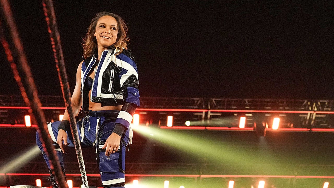 WWE star Zoey Stark suffers gruesome knee injury during match