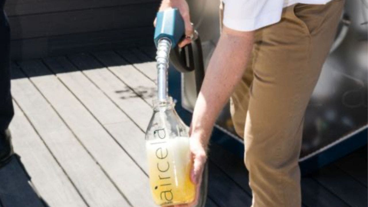 Compact machine turns air into ready-to-use gasoline