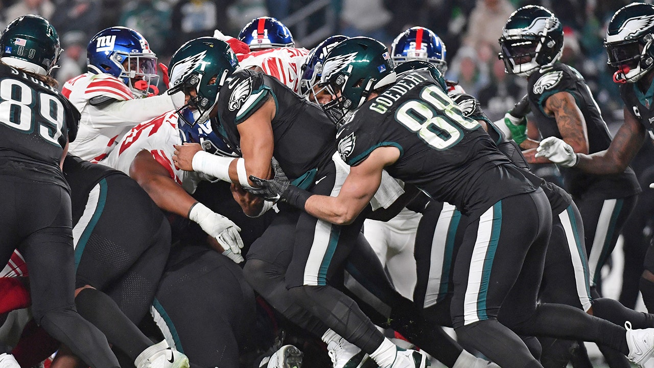 Eagles’ Dallas Goedert on ‘tush push’ staying in NFL: ‘They’re just not as successful’