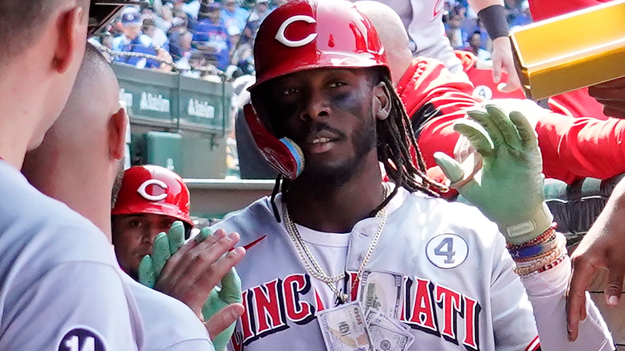Reds’ Elly De La Cruz pays tribute to late sister after home run