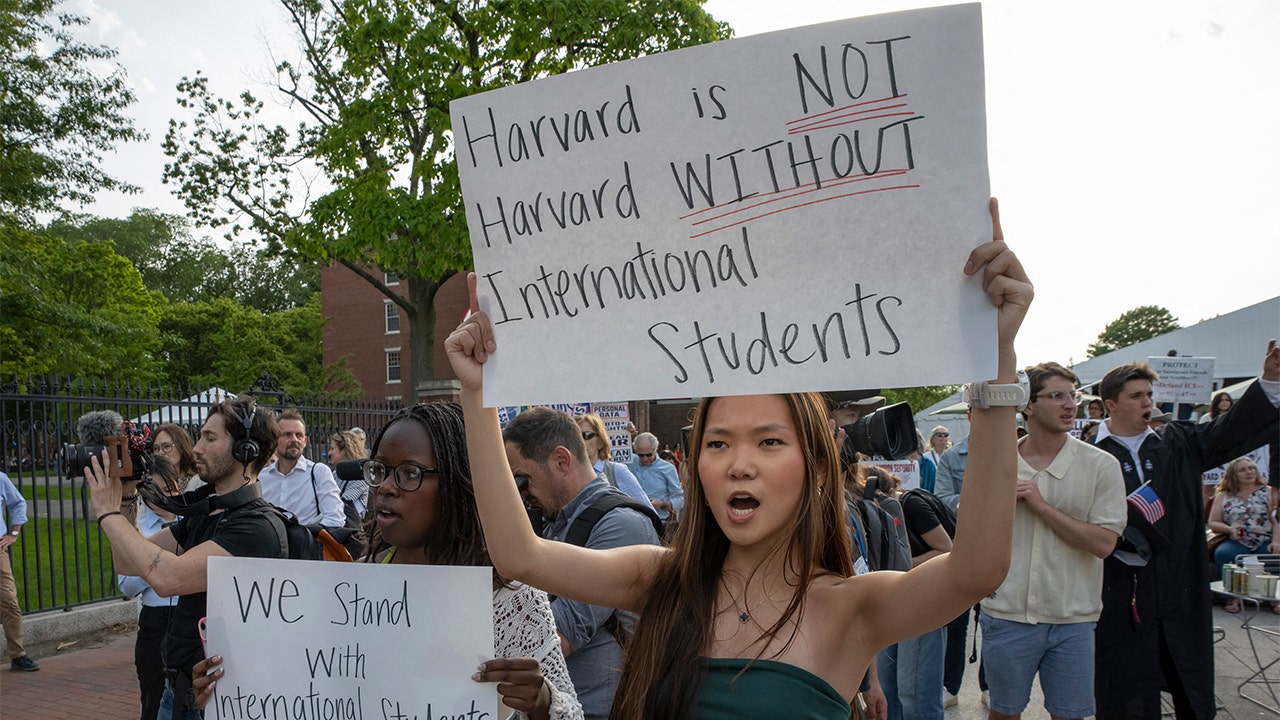 Harvard weighs how to strike deal with Trump admin without looking like it caved: Report