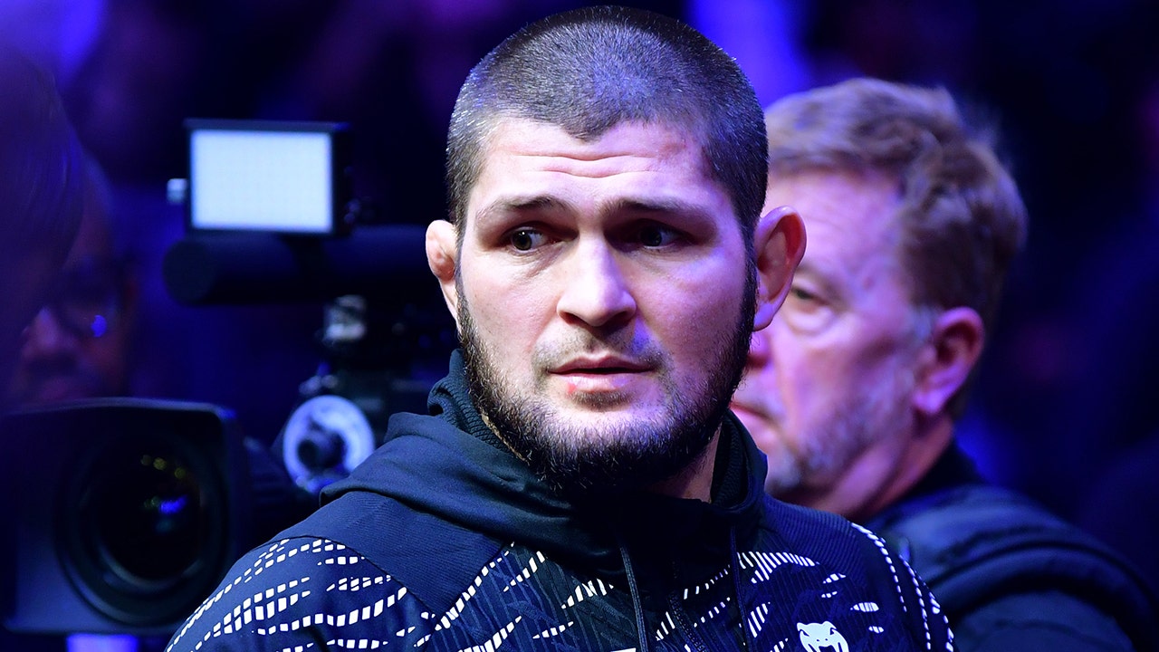 UFC legend caught up in awkward moment with CBS Sports broadcaster