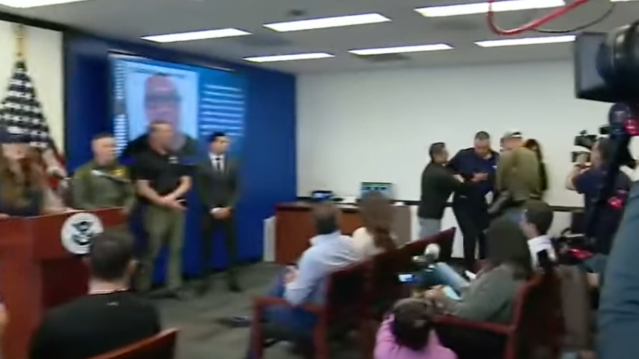 Democrat senator forcibly removed after crashing DHS Secretary Noem’s press conference