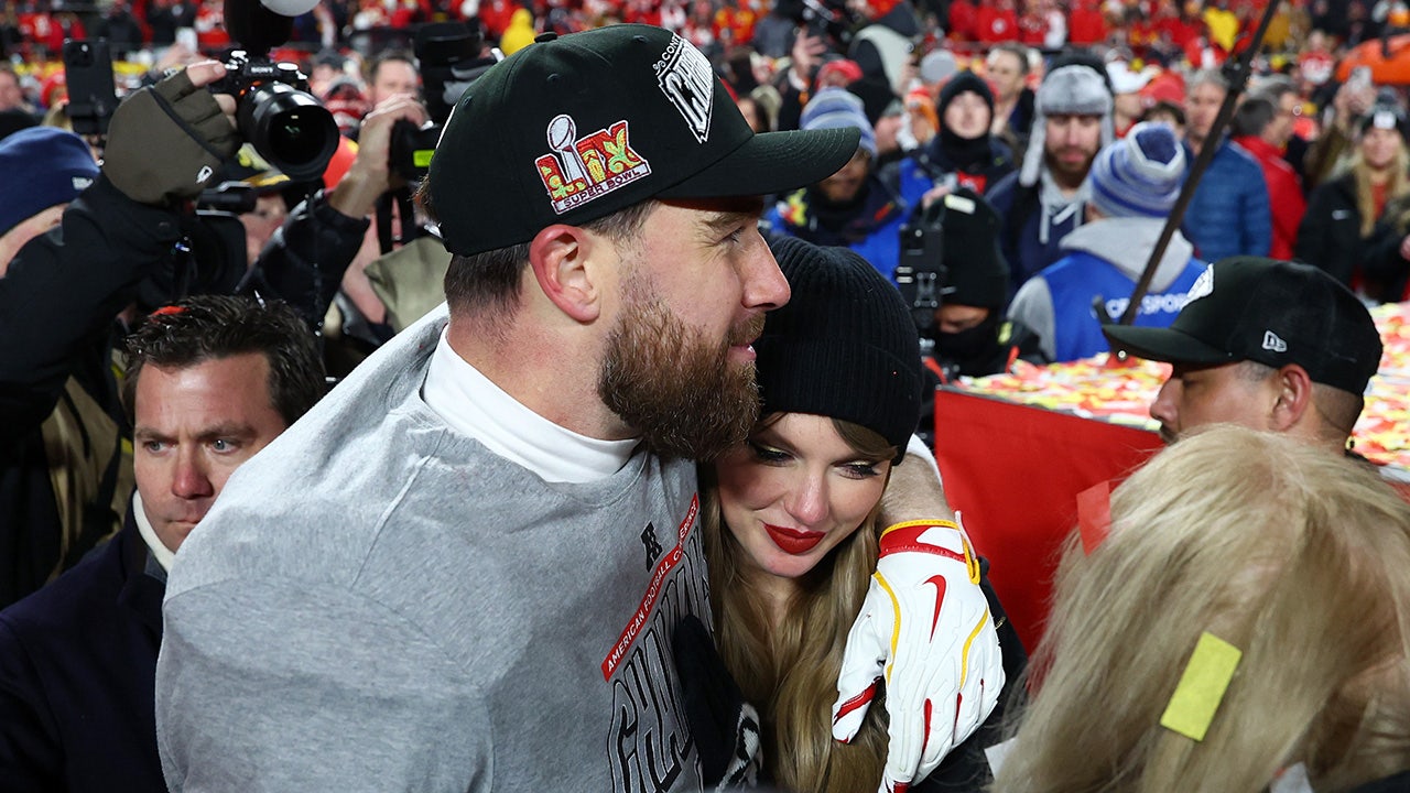 NFL legend Emmitt Smith defends Taylor Swift as her presence at games draws ire of football fans