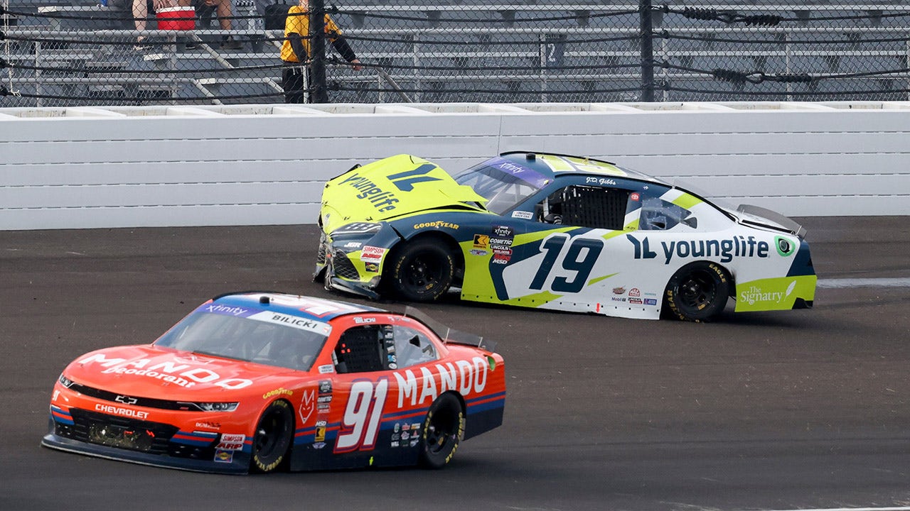 NASCAR Xfinity Series: Aric Almirola blasts Austin Hill over wreck