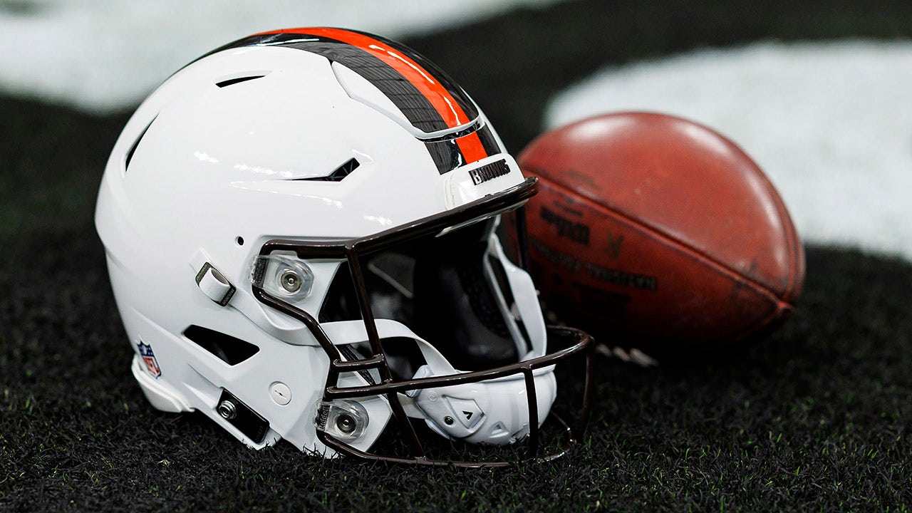 Browns can’t catch break as videographer tumbles into Lake Erie during new helmet presentation
