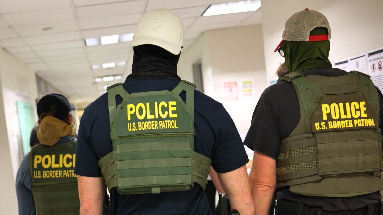 Federal judge orders Mexican migrant seeking asylum to be released by ICE