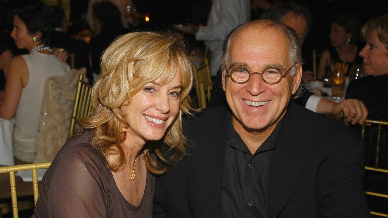 Jimmy Buffett's widow demands removal of advisor in $275M trust showdown