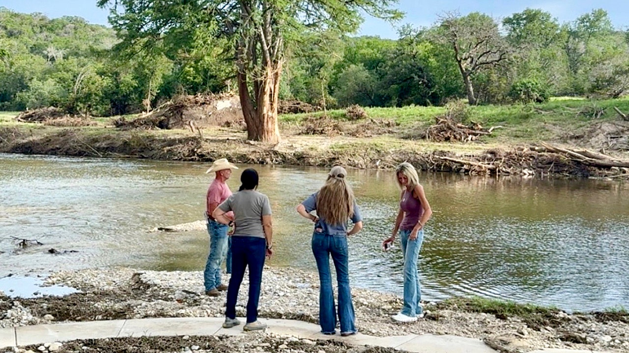 Texas flood recovery volunteers find dignity in helping victims