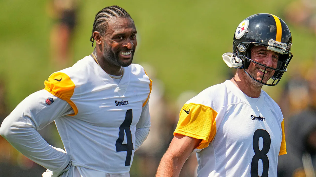 DK Metcalf shares bizarre rule Aaron Rodgers imposed for Steelers training camp: ‘Toilet is super loud’