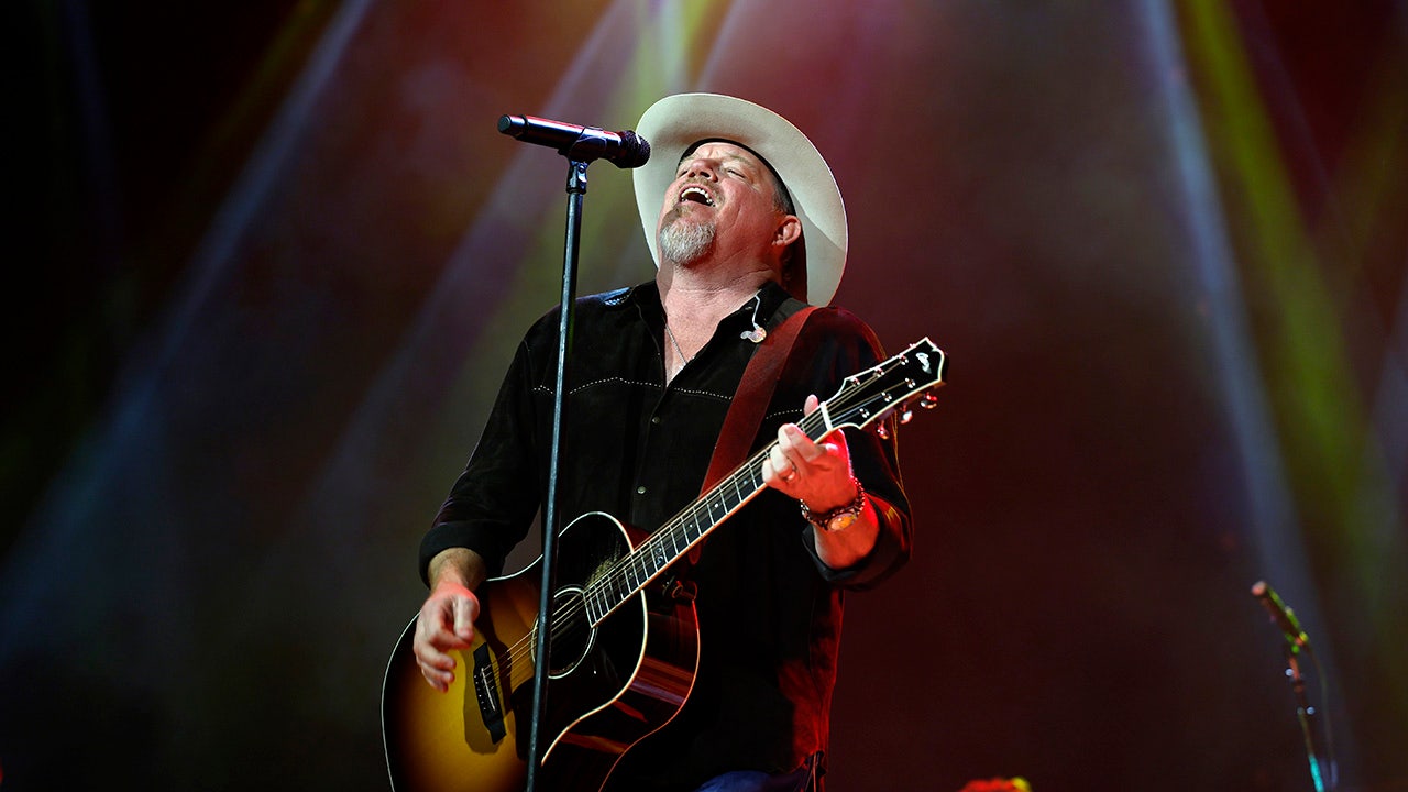 Pat Green plans Texas flood relief concert after losing 4 family members