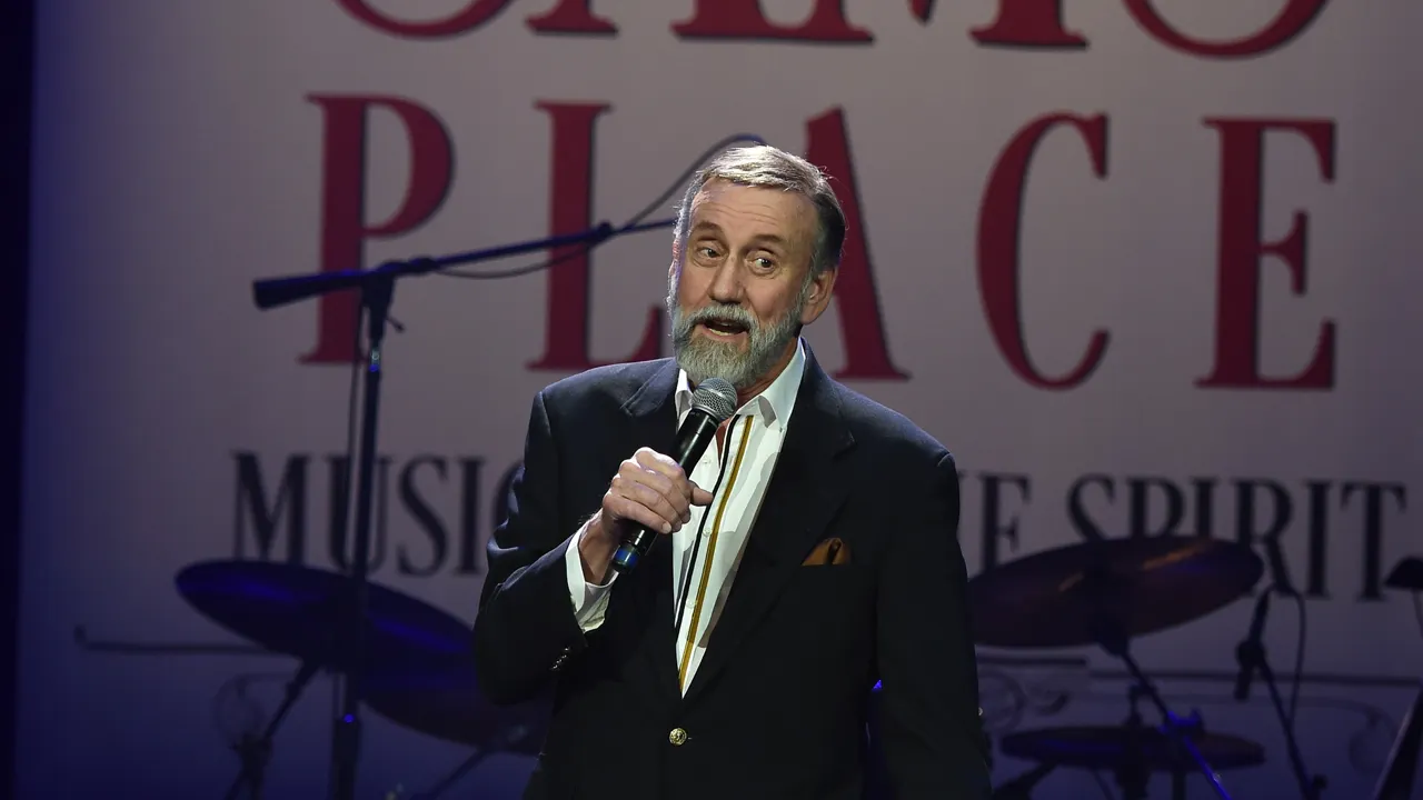 Country singer Ray Stevens suffers mild heart attack, cancels shows