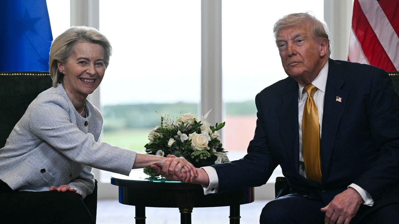 Former Clinton adviser says Trump's EU trade trip 'absolutely' a success, Europeans 'came scrambling'