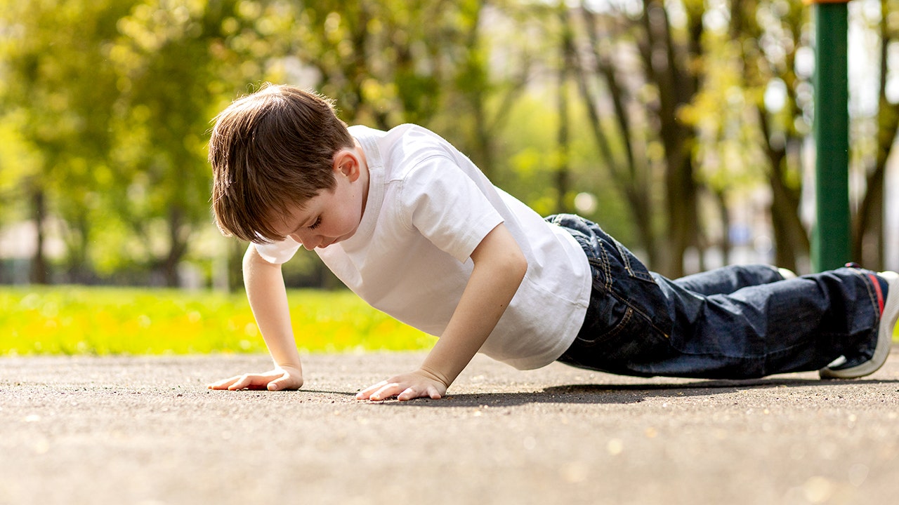 Stepdad punishes boy’s disrespect with pushups and squats in viral video