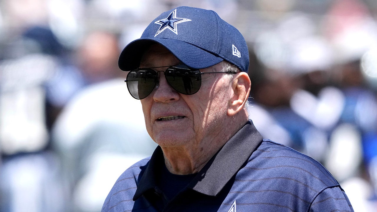 Jerry Jones claims Micah Parsons’ agent obstructed Cowboys negotiations