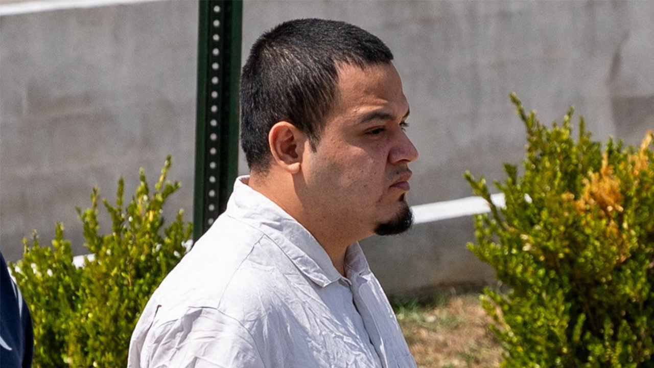 ICE notifies Kilmar Abrego Garcia’s lawyers of possible deportation to Uganda after Tennessee jail release
