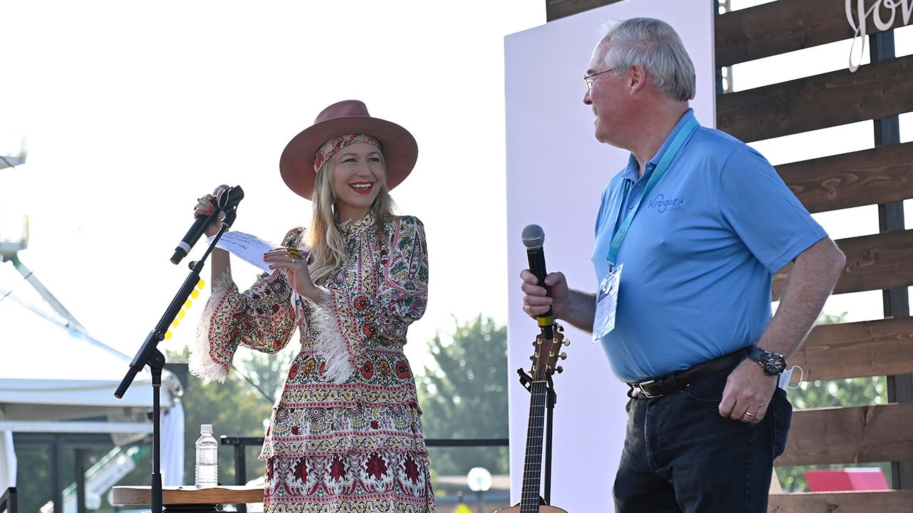 Former Kroger CEO must explain reason for resignation to court in pop star Jewel’s ongoing lawsuit