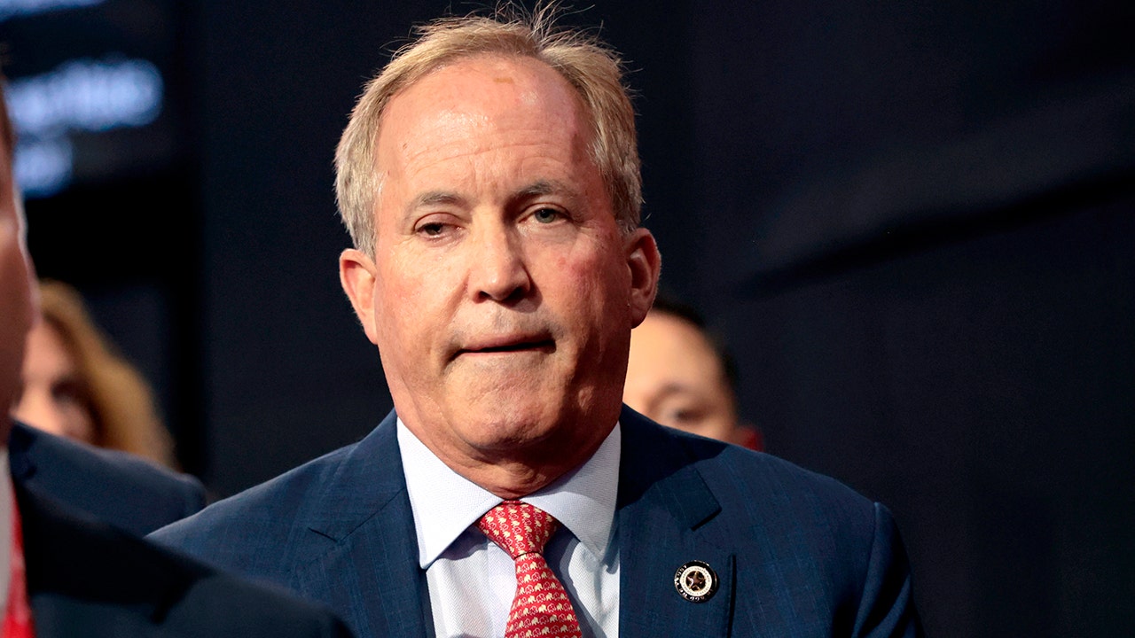 Texas asks Illinois court to enforce arrest warrants for Democratic lawmakers