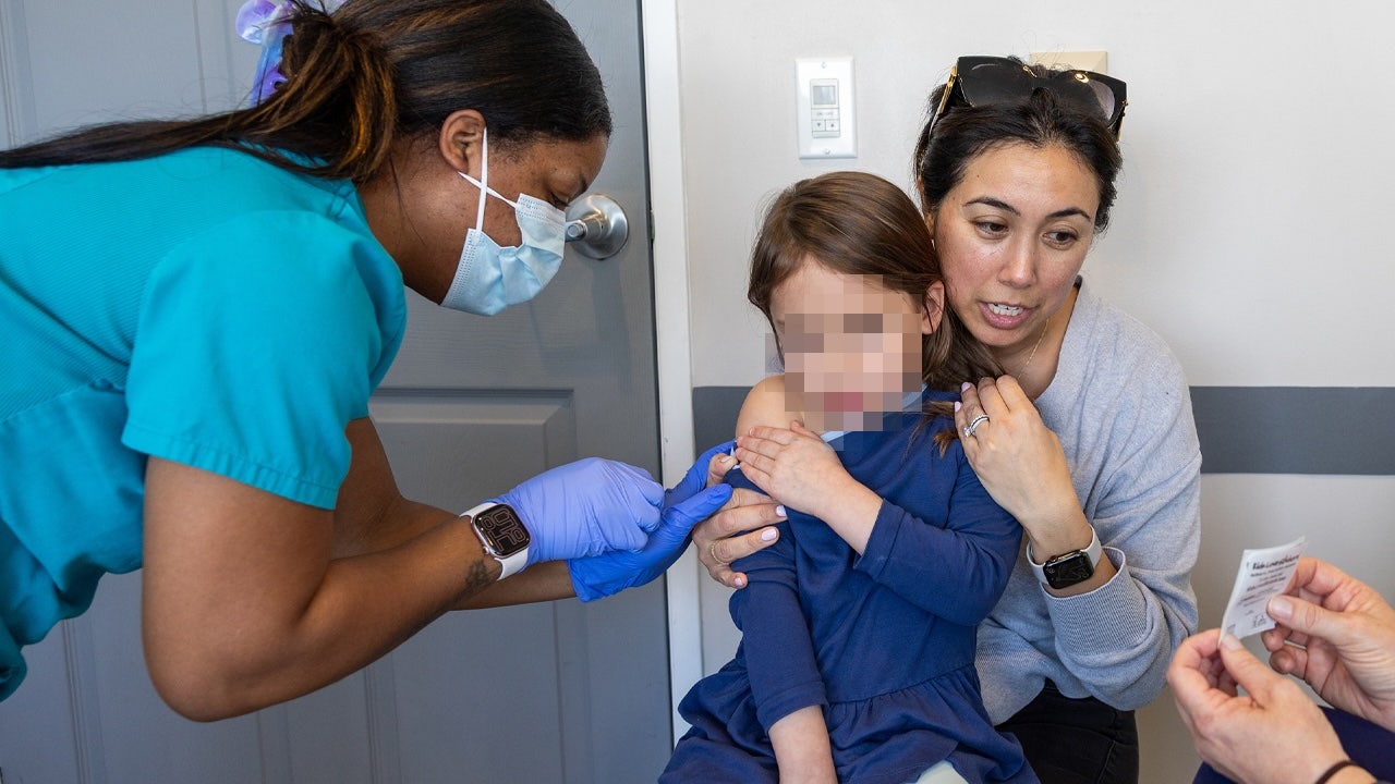 Medical group goes against CDC, recommends COVID shots for young kids