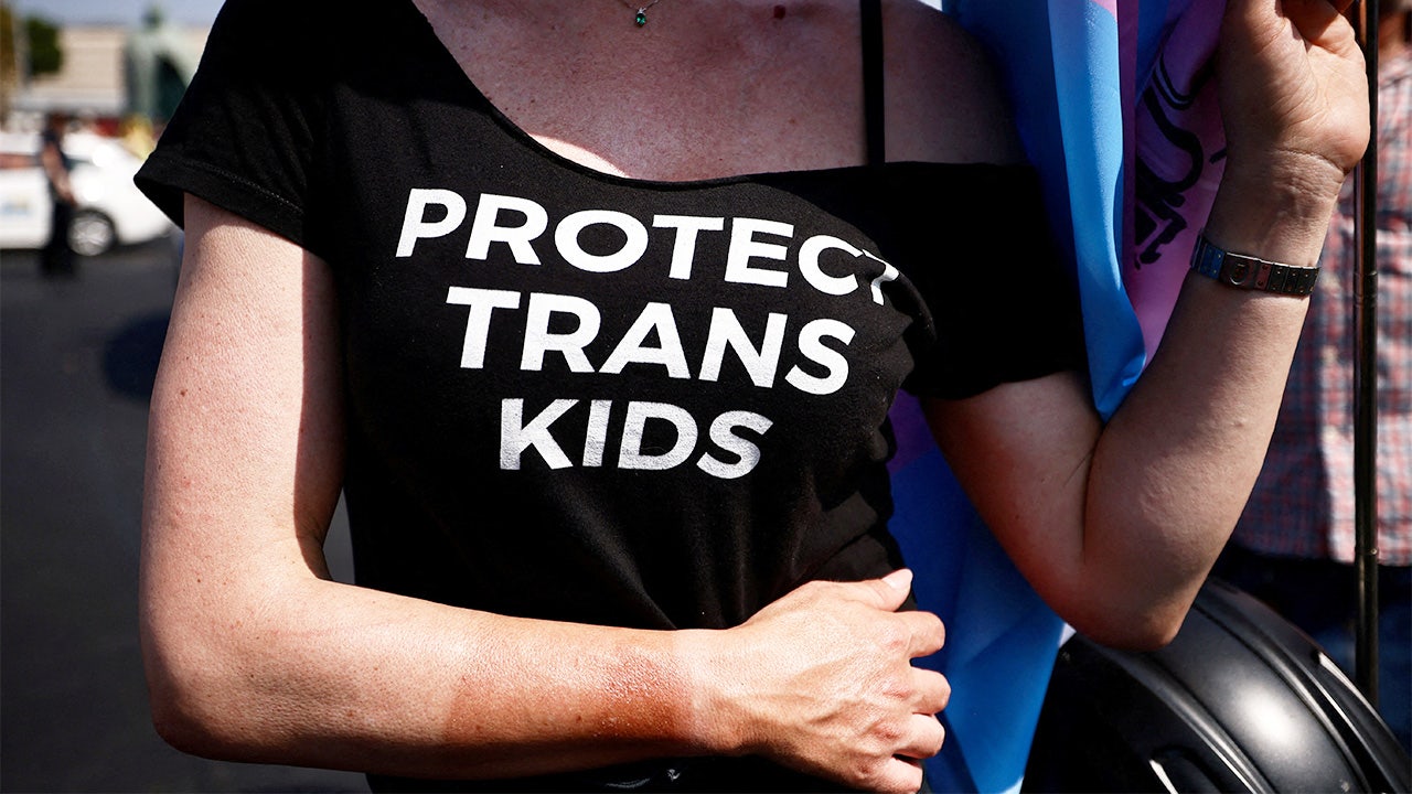 Italy law would regulate gender transition treatment for minors