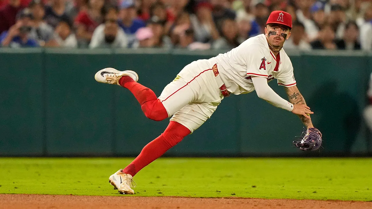 Dodgeres’ Shohei Ohtani hits into triple play